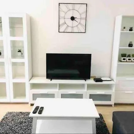 Bright And Welcoming 2 Bedrooms In Center *