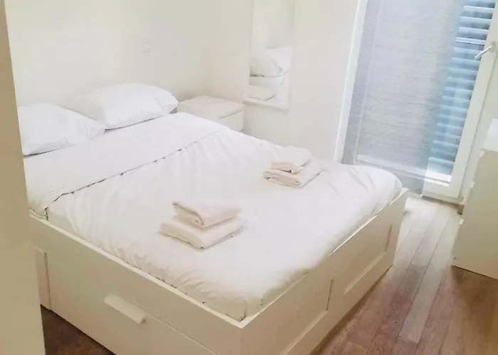 Bright And Welcoming 2 Bedrooms In Center شقة *