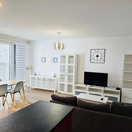 Bright And Welcoming 2 Bedrooms In Center Apartment
