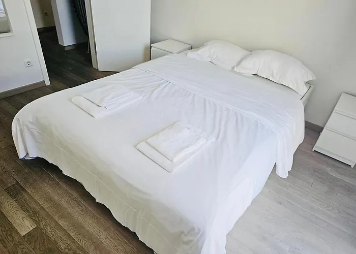 Appartement Bright And Welcoming 2 Bedrooms In Center