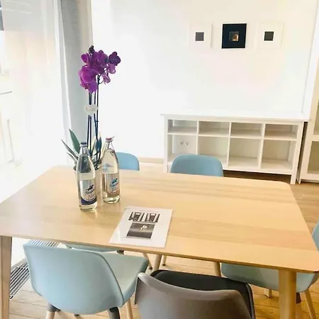 Bright And Welcoming 2 Bedrooms In Center