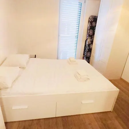 Apartament Bright And Welcoming 2 Bedrooms In Center