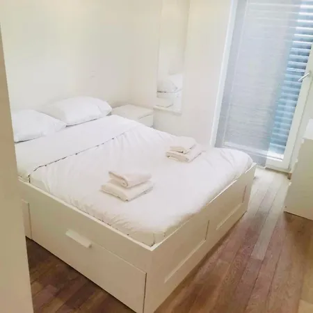 Bright And Welcoming 2 Bedrooms In Center Apartmán *